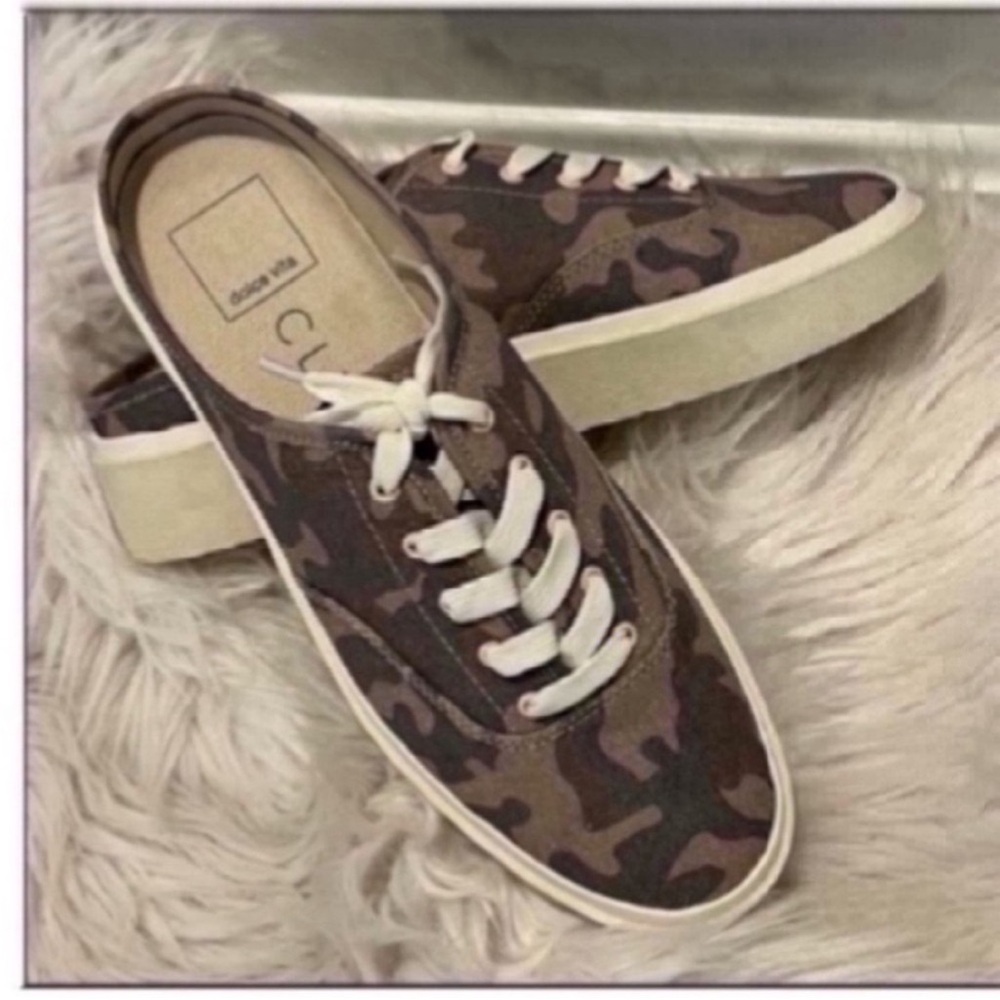 Dolce Vita Camouflage Sneakers
Size 7.5